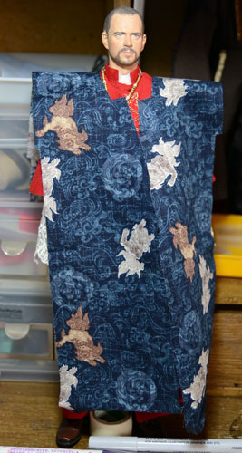 1217-titus-kimono.jpg 267500 43K