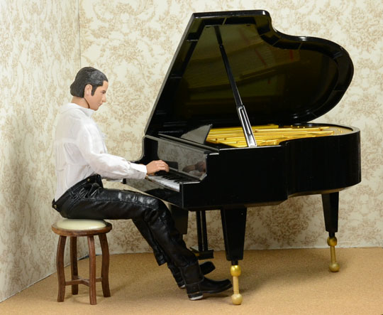 1104-eric-piano.jpg 540443 53K